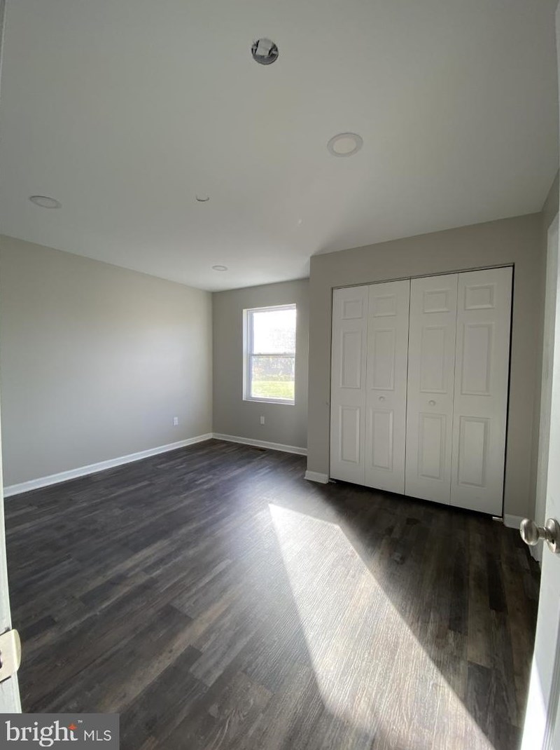 52 Williams St, Aura, NJ 08028-2502