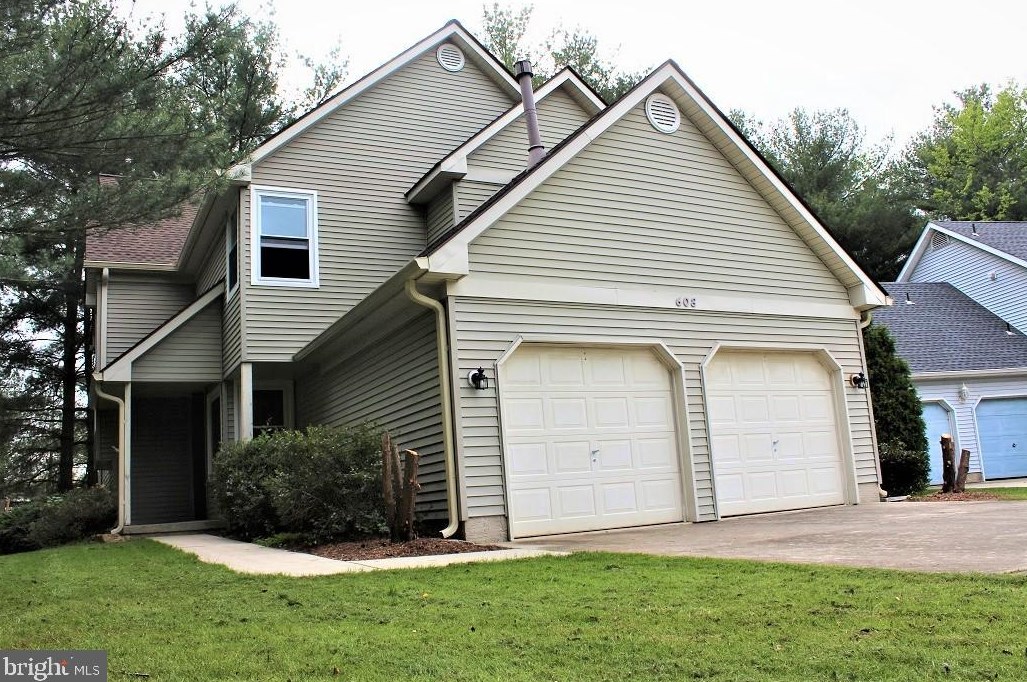 608 Quincy Ct, Aura, NJ 08028