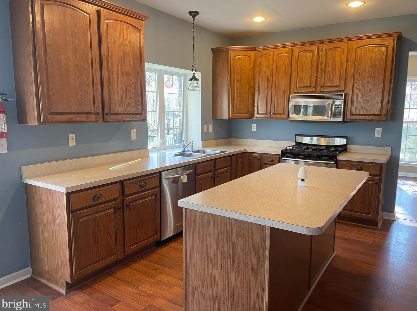 592 Forsythia Dr, Vineland NJ  08360-1801 exterior