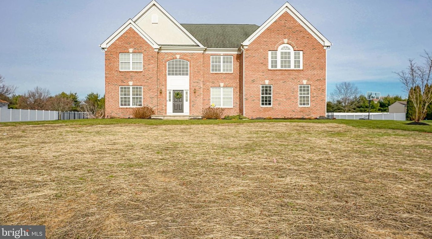 305 Long Meadow Dr, Harrison Township, NJ 08062