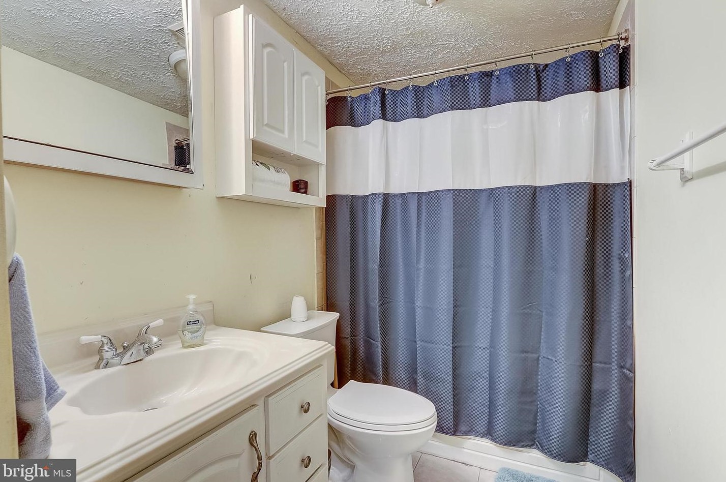 5 Devonshire Dr, Aura NJ  08028-2942 exterior