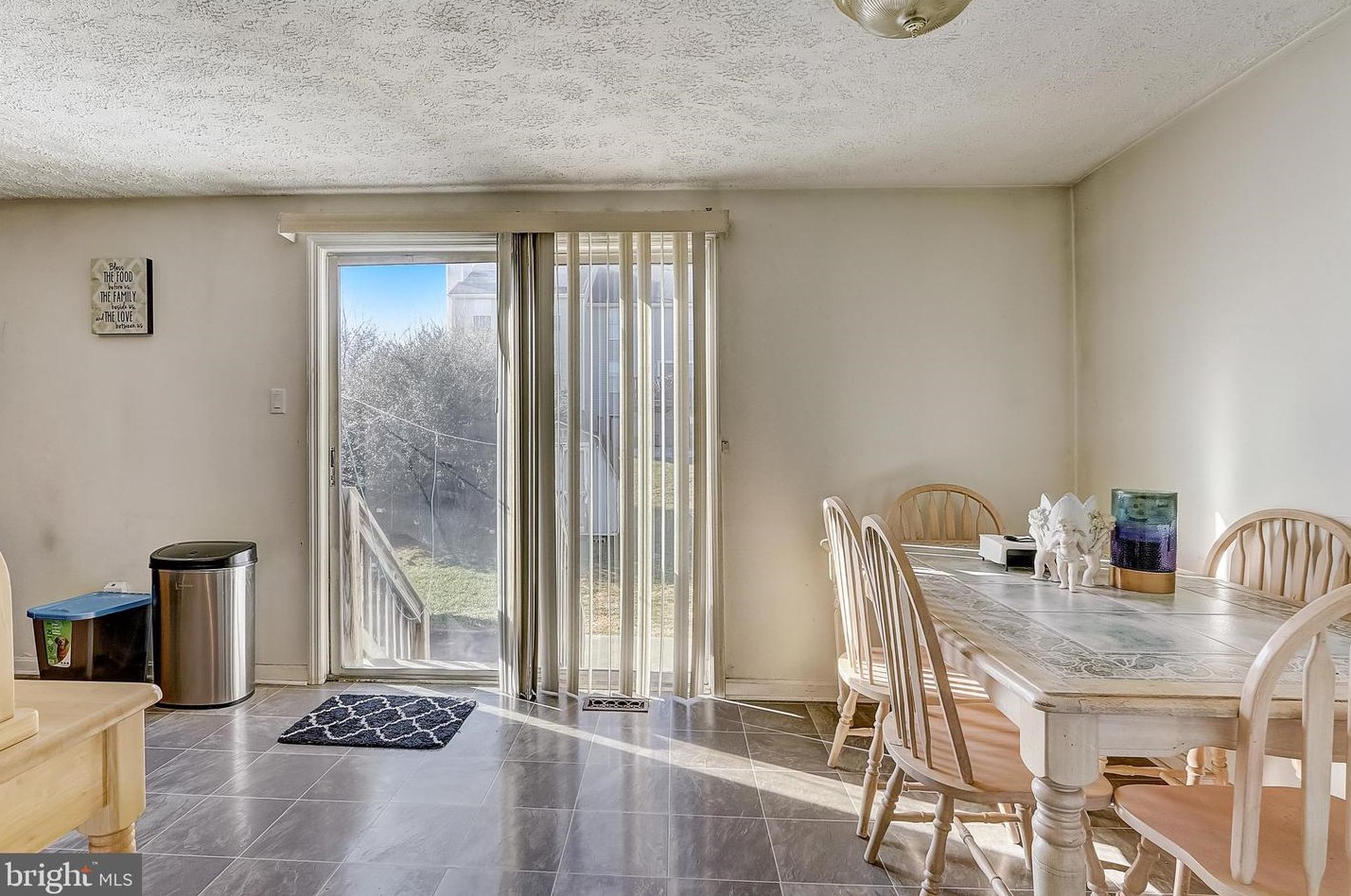 5 Devonshire Dr, Aura NJ  08028-2942 exterior