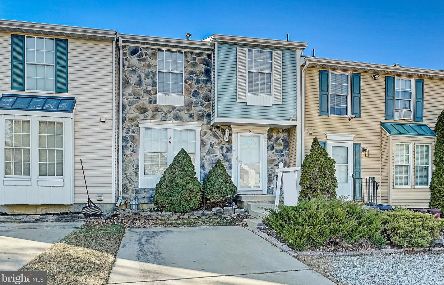 5 Devonshire Dr, Aura NJ  08028-2942 exterior