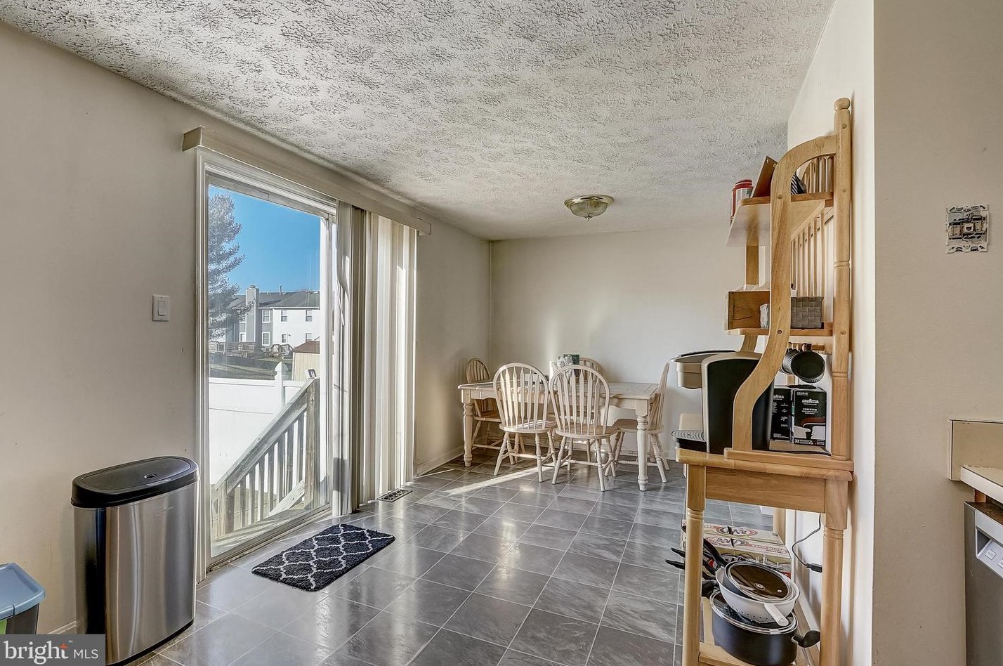 5 Devonshire Dr, Aura NJ  08028-2942 exterior