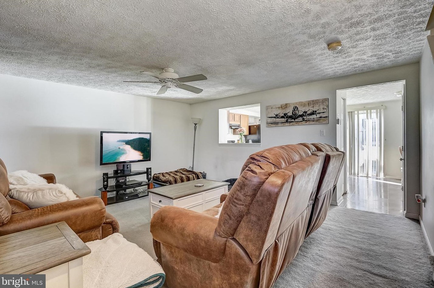 5 Devonshire Dr, Aura NJ  08028-2942 exterior