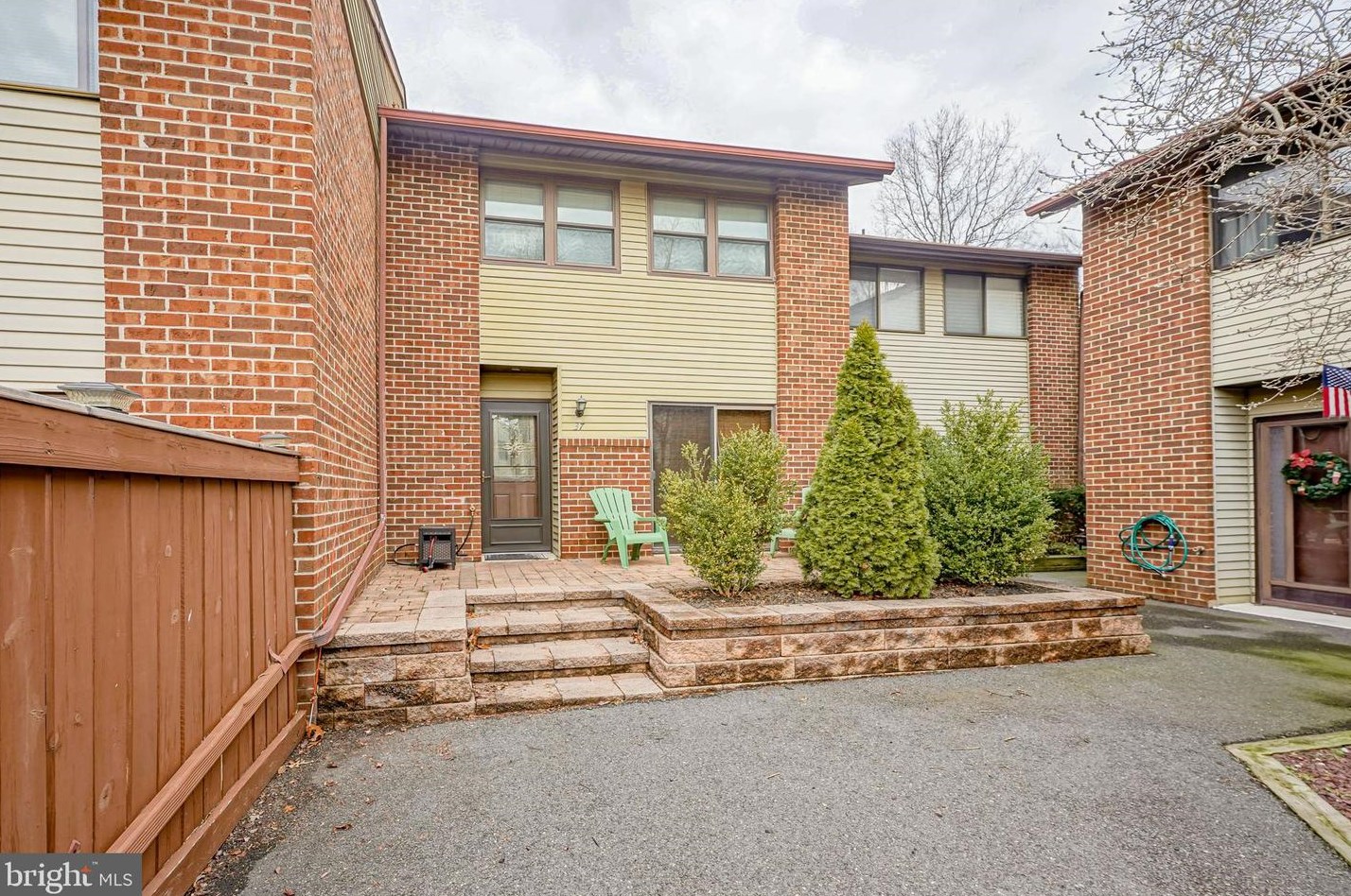 37 Arrowwood Ct, West Deptford, NJ 08096