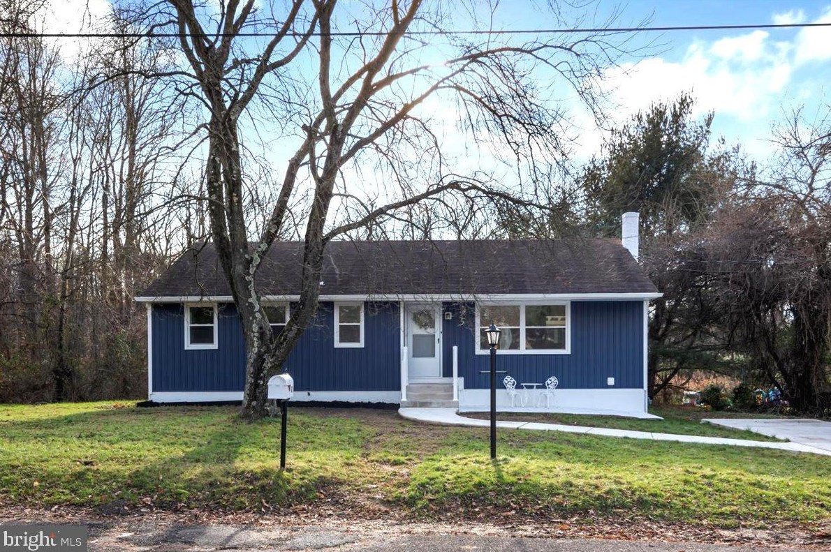 12 Brittany St, West Deptford, NJ 08051