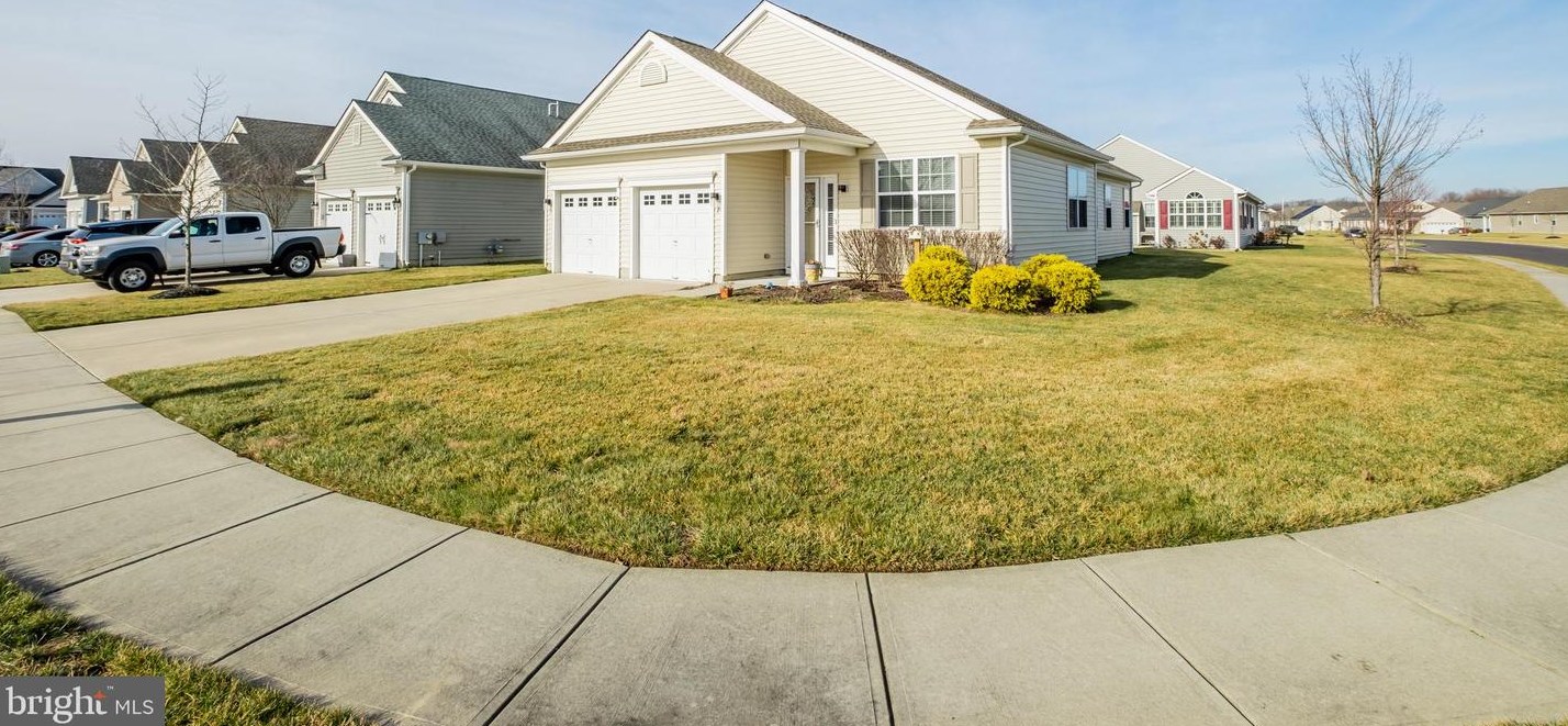 2 W Dehart Ave, Clayton, NJ 08312