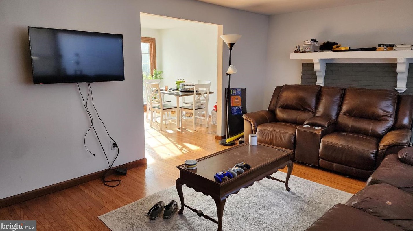 12 Georgetown Rd, Aura, NJ 08028