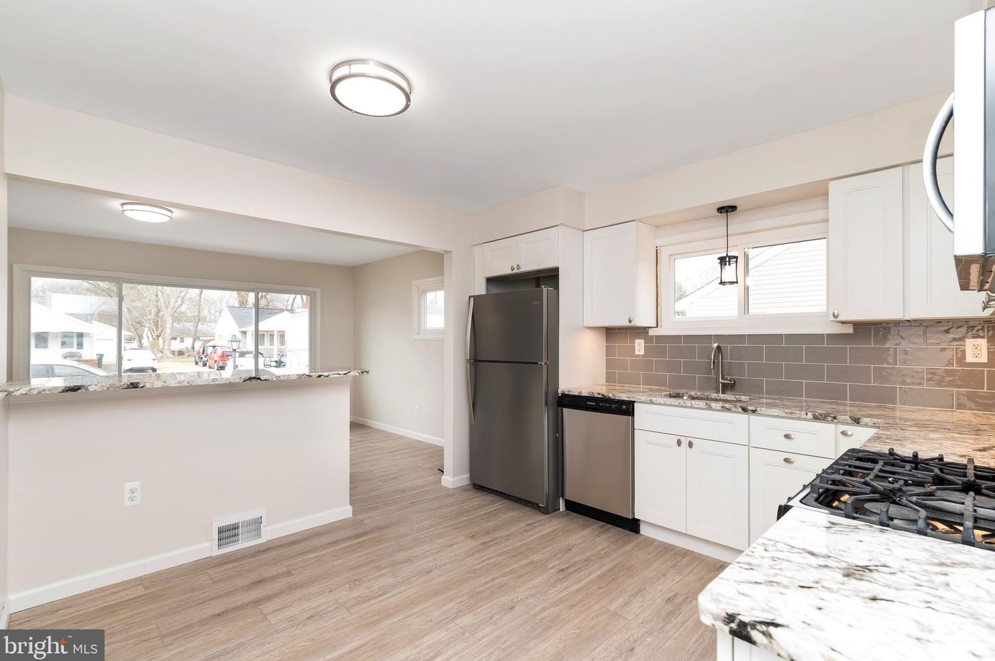 304 Pomona Ave, Aura NJ  08028-1415 exterior