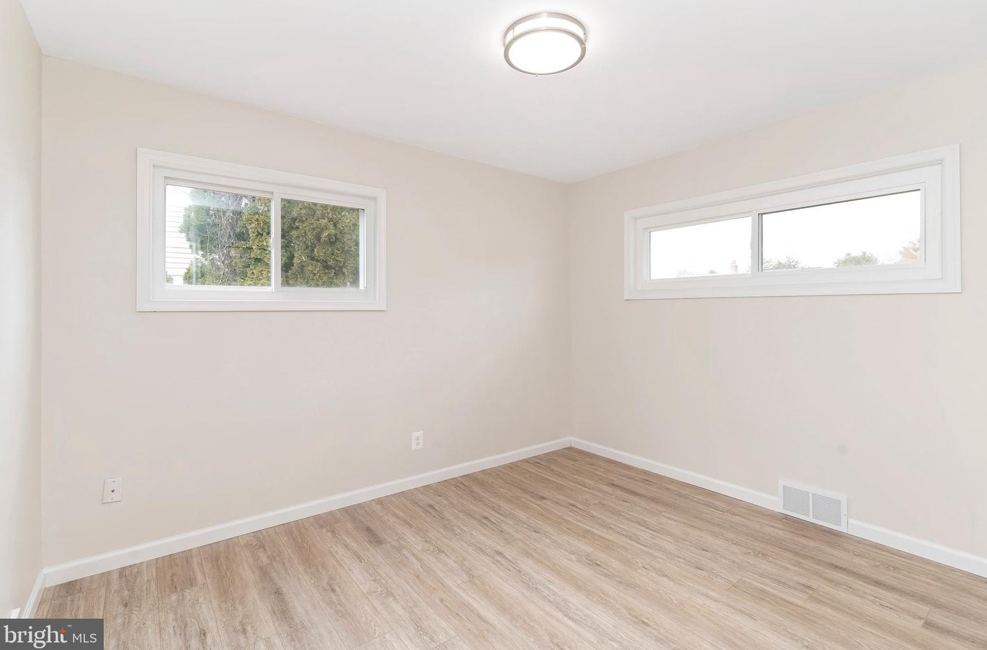 304 Pomona Ave, Aura NJ  08028-1415 exterior