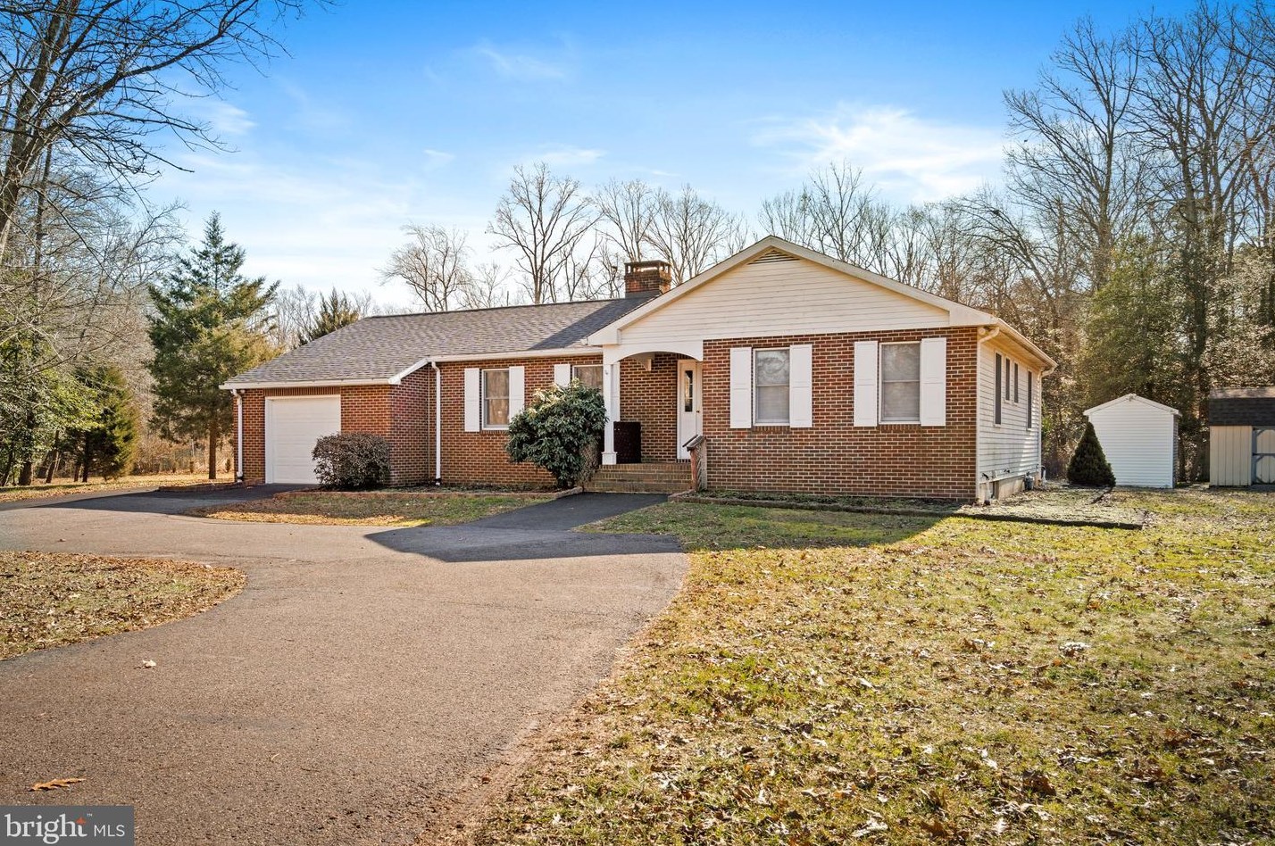 486 E High St, Aura, NJ 08028