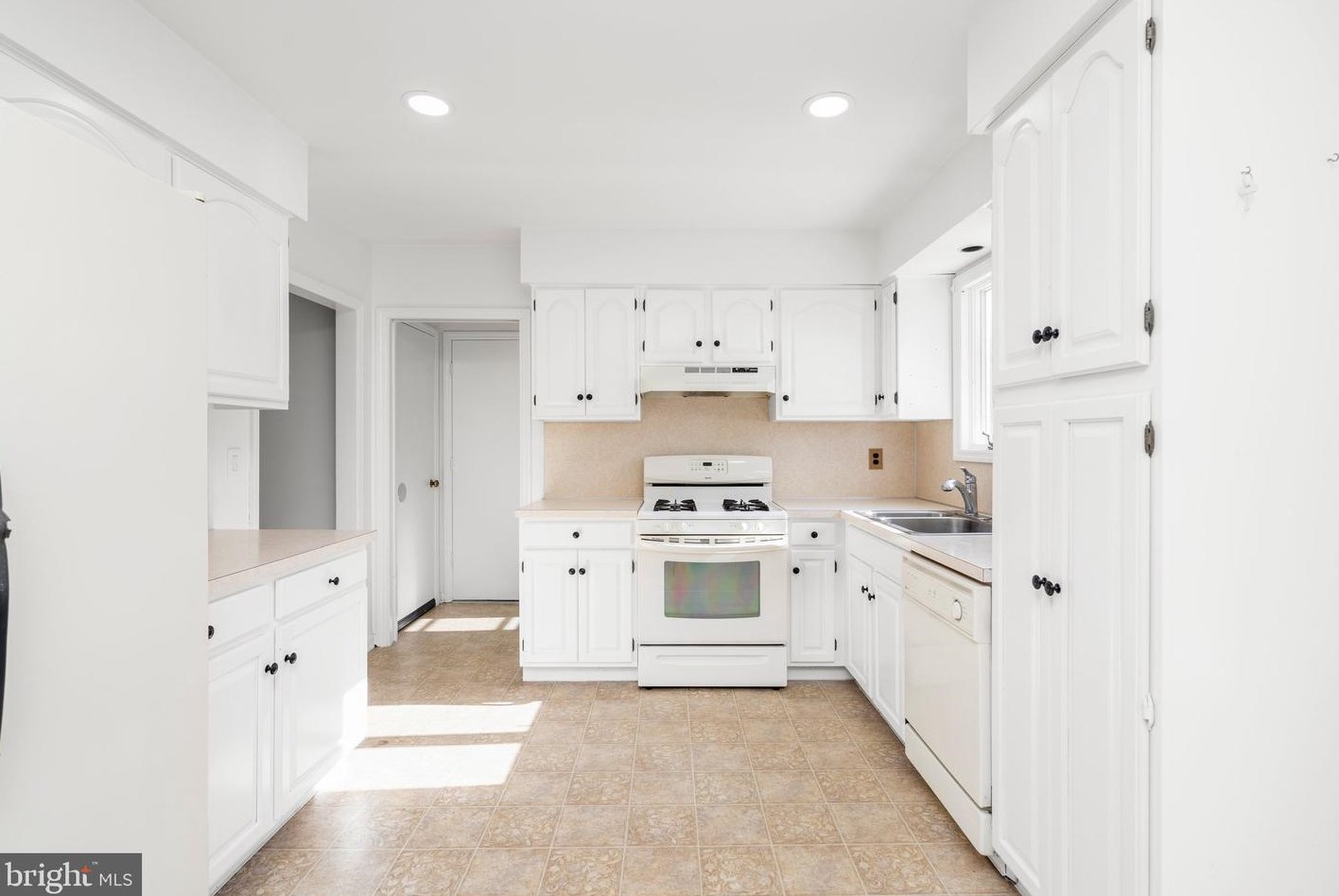 486 High St, Aura NJ  08028-2208 exterior