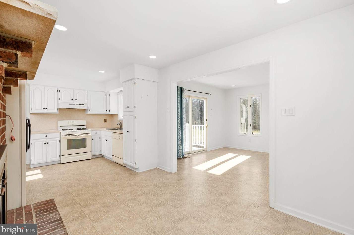 486 High St, Aura NJ  08028-2208 exterior