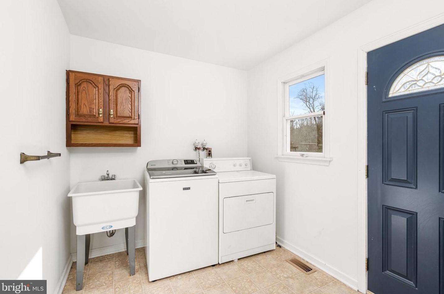 486 High St, Aura NJ  08028-2208 exterior