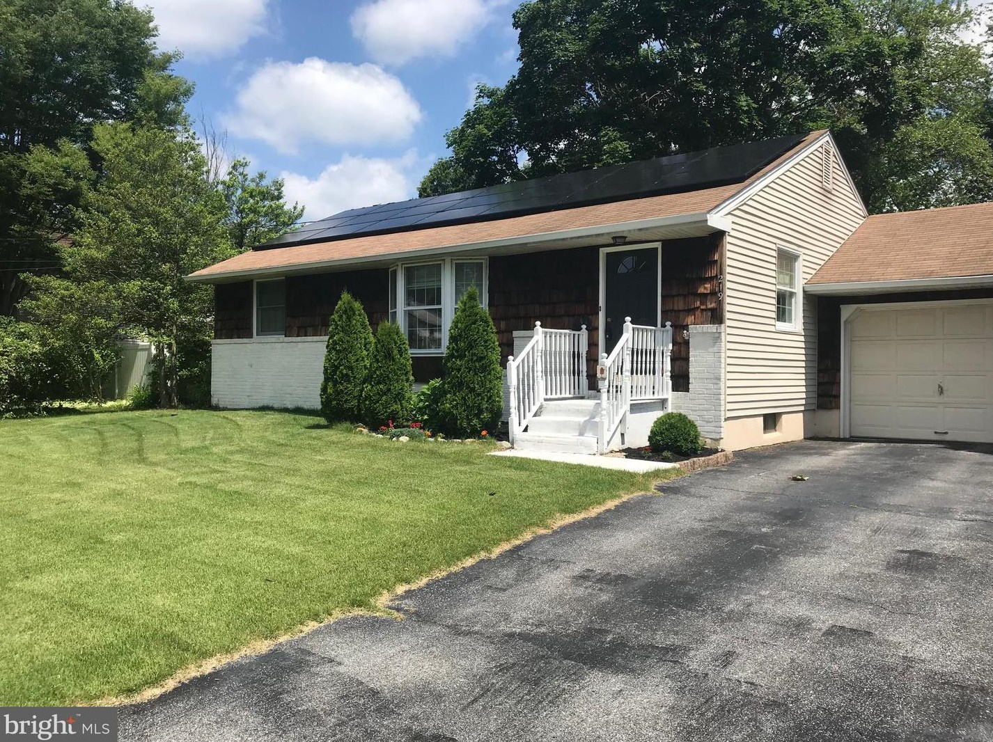 219 Lakeside Dr, Aura, NJ 08028