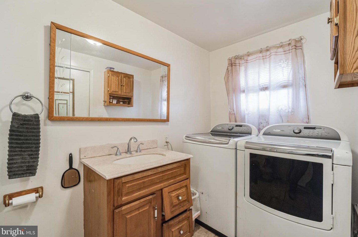 24 New St, West Deptford NJ  08093-1162 exterior