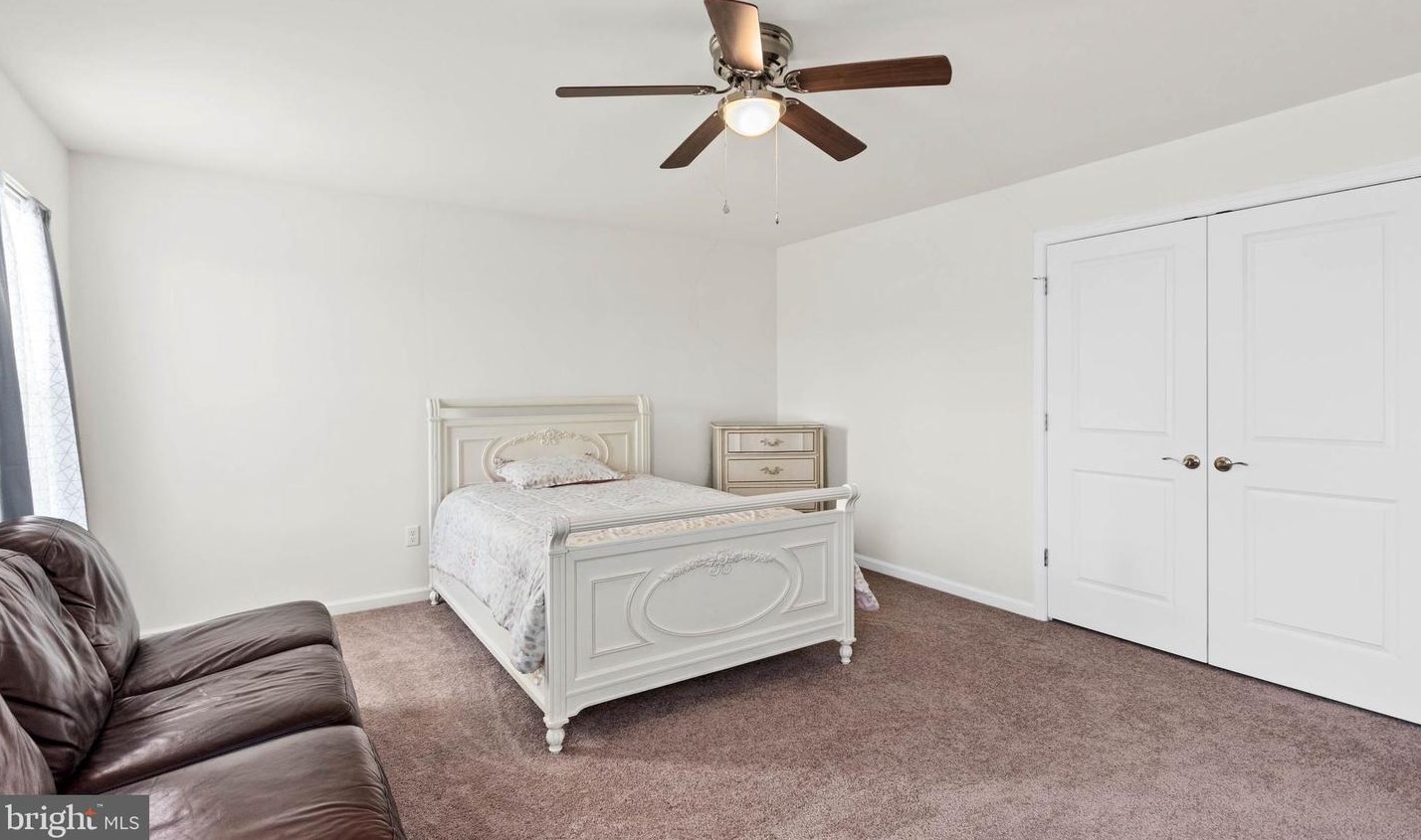 56 Thornwood Dr, Aura NJ  08028-3019 exterior