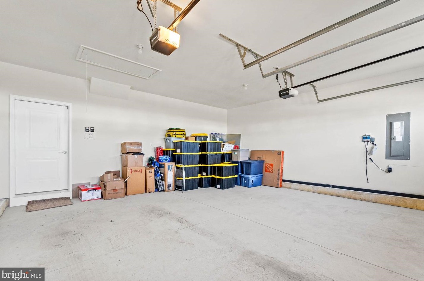 56 Thornwood Dr, Aura NJ  08028-3019 exterior