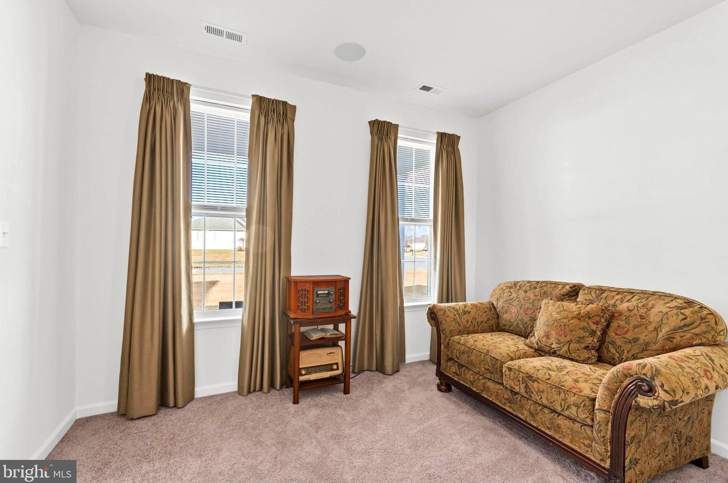 56 Thornwood Dr, Aura NJ  08028-3019 exterior