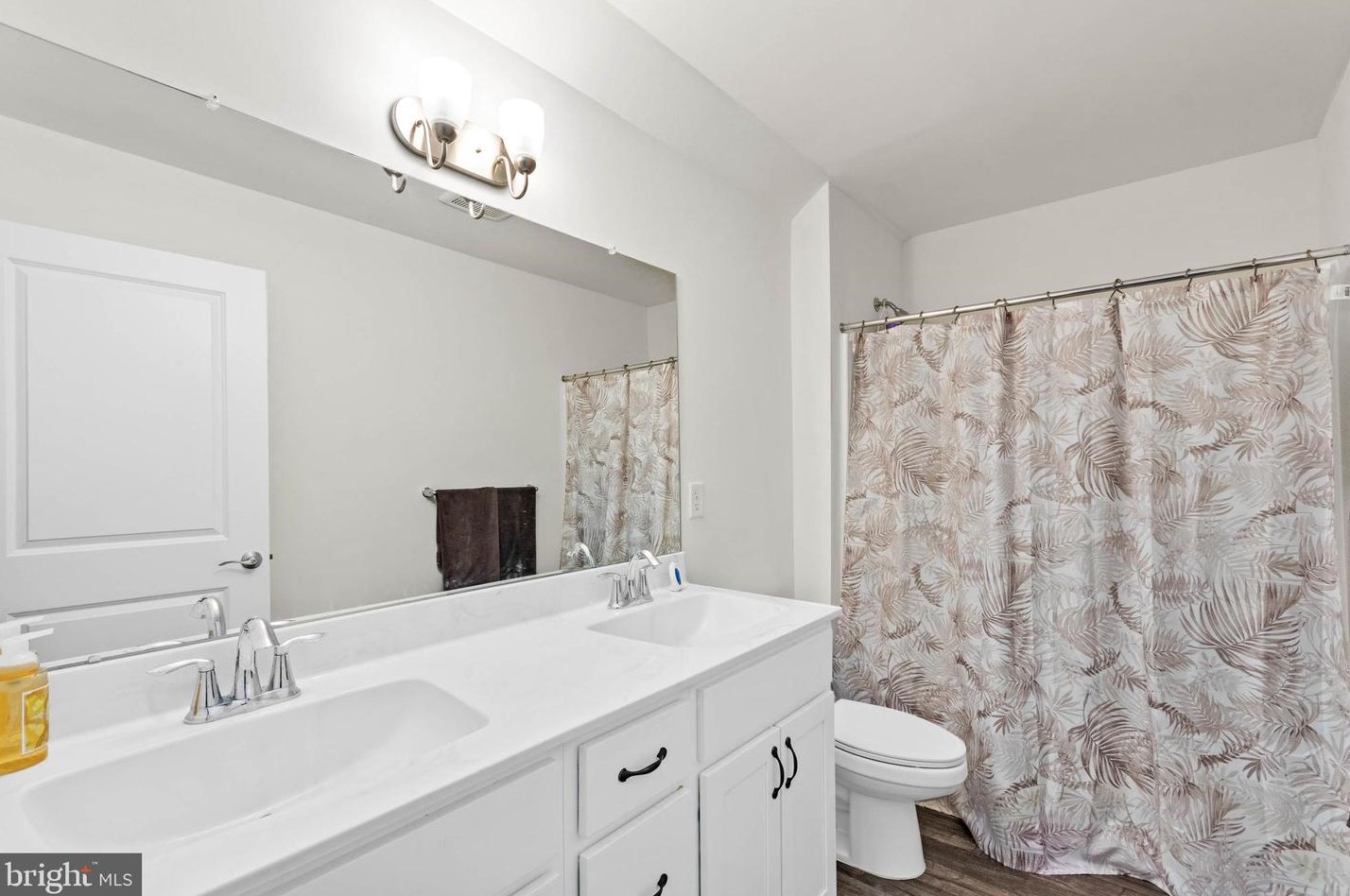 56 Thornwood Dr, Aura NJ  08028-3019 exterior