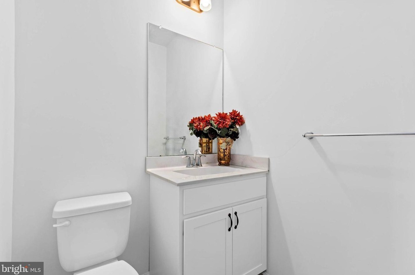 56 Thornwood Dr, Aura NJ  08028-3019 exterior