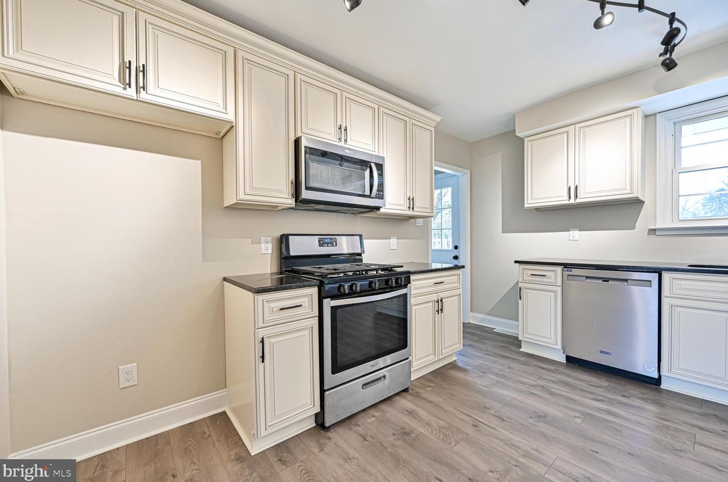 1208 Cedar Ave, Aura NJ  08028-1210 exterior