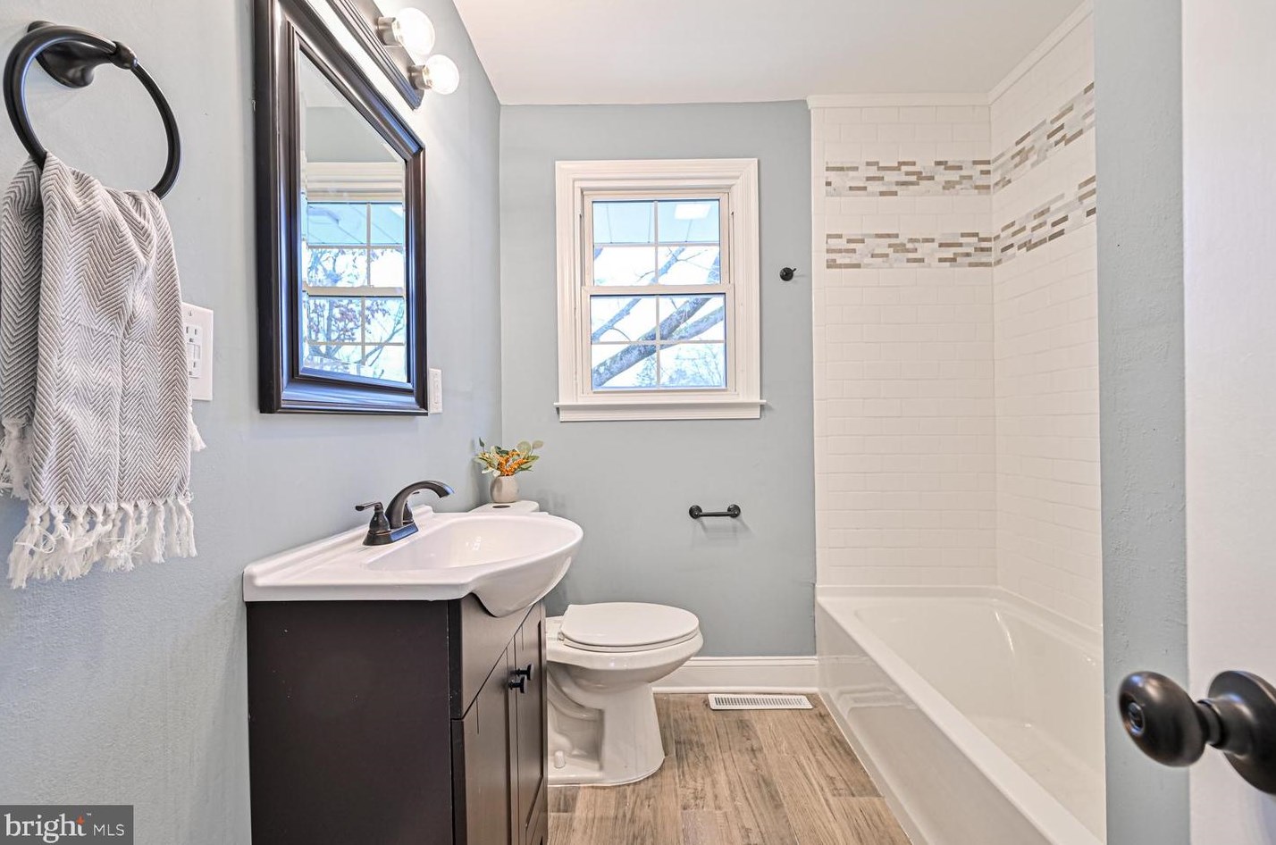 1208 Cedar Ave, Aura NJ  08028-1210 exterior