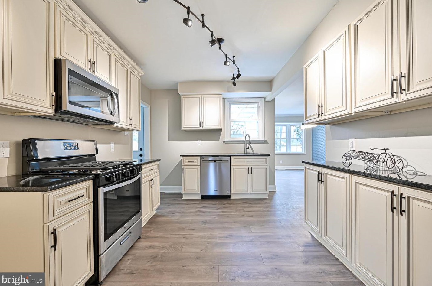 1208 Cedar Ave, Aura NJ  08028-1210 exterior