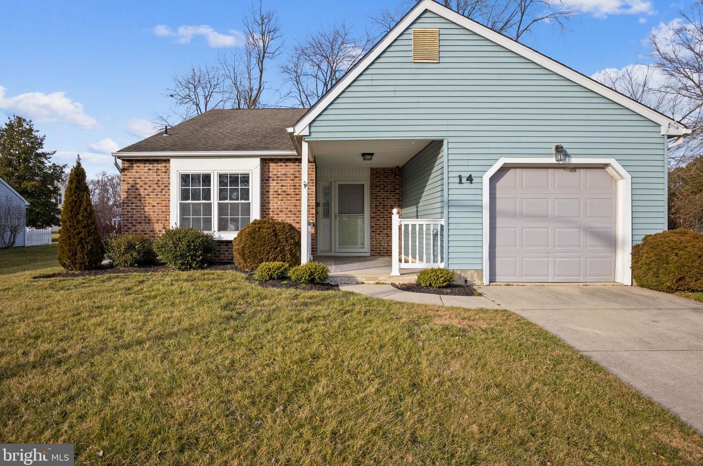 14 Stewart Ln, West Deptford, NJ 08096