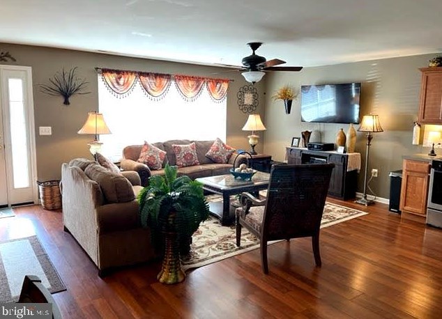 305 Redbud Ln, West Deptford, NJ 08051