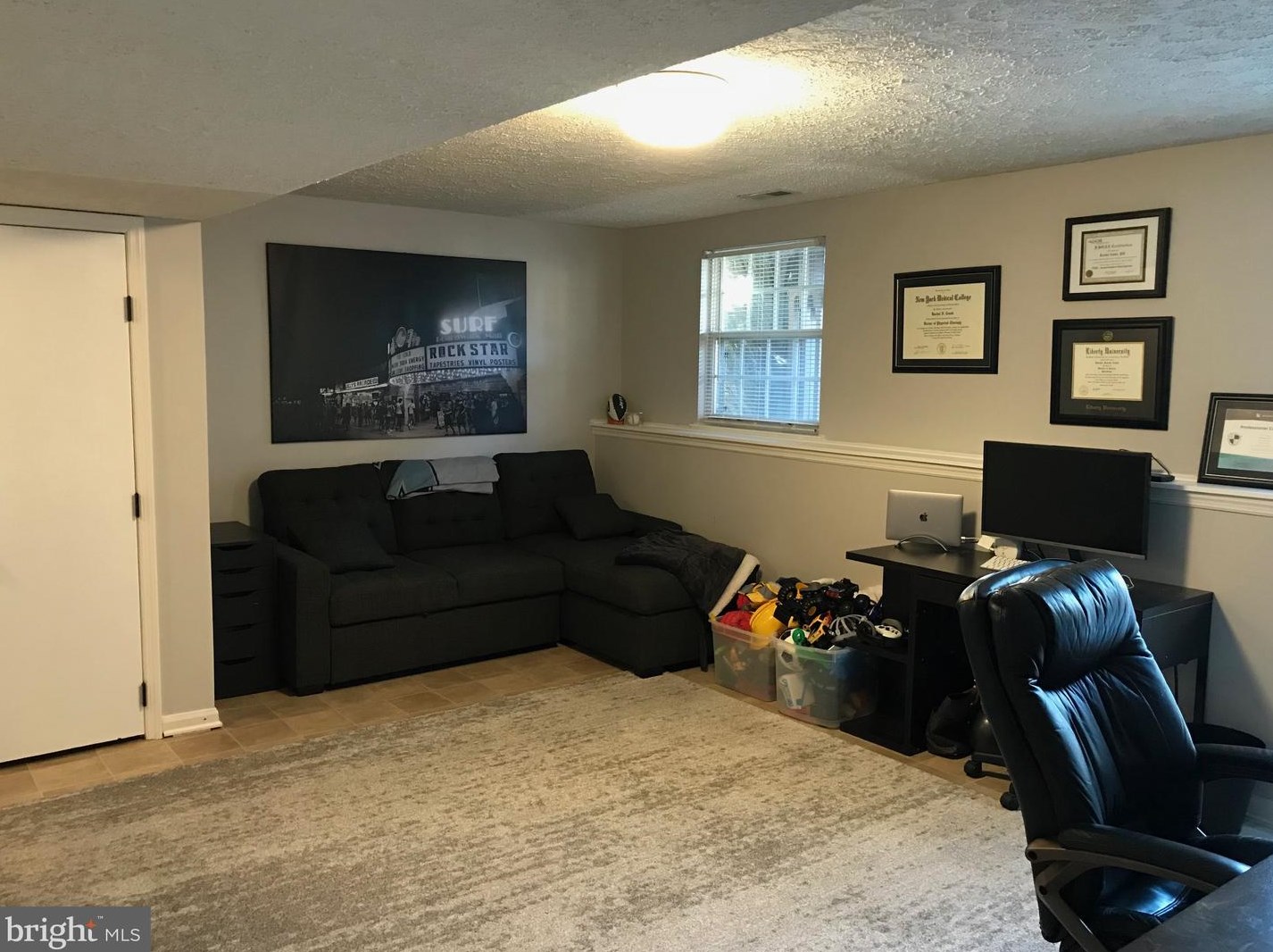 6 Andrew Ct, Aura, NJ 08028