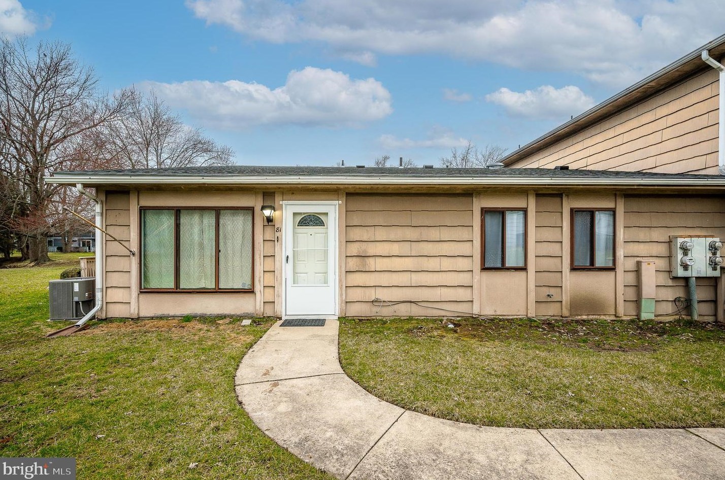 81 Woodway Dr West, West Deptford, NJ 08066
