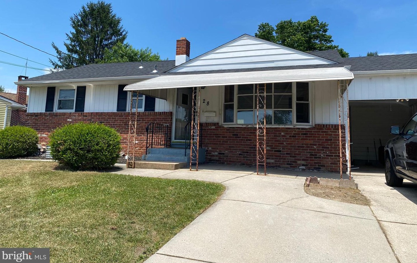 28 Fairmount Dr, Aura, NJ 08028