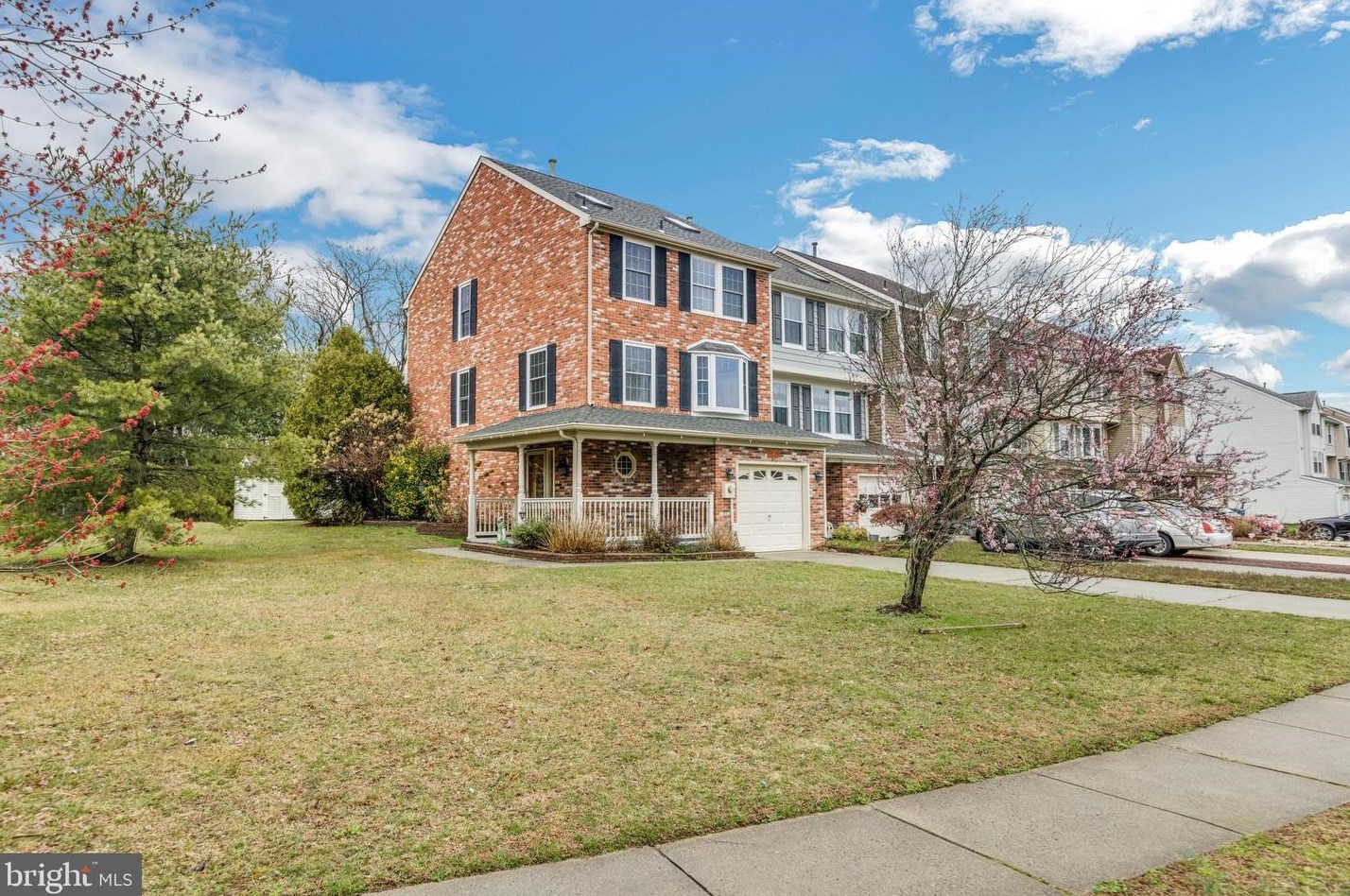 45 Stoneshire Dr, Aura, NJ 08028-2933