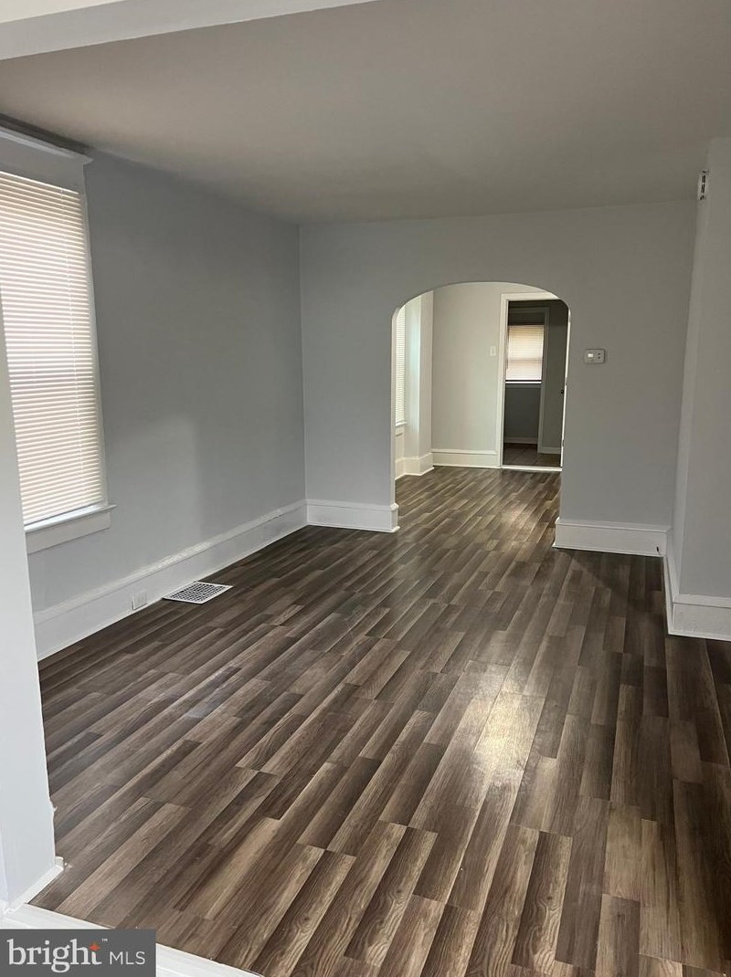 209 S Academy St, Aura, NJ 08028