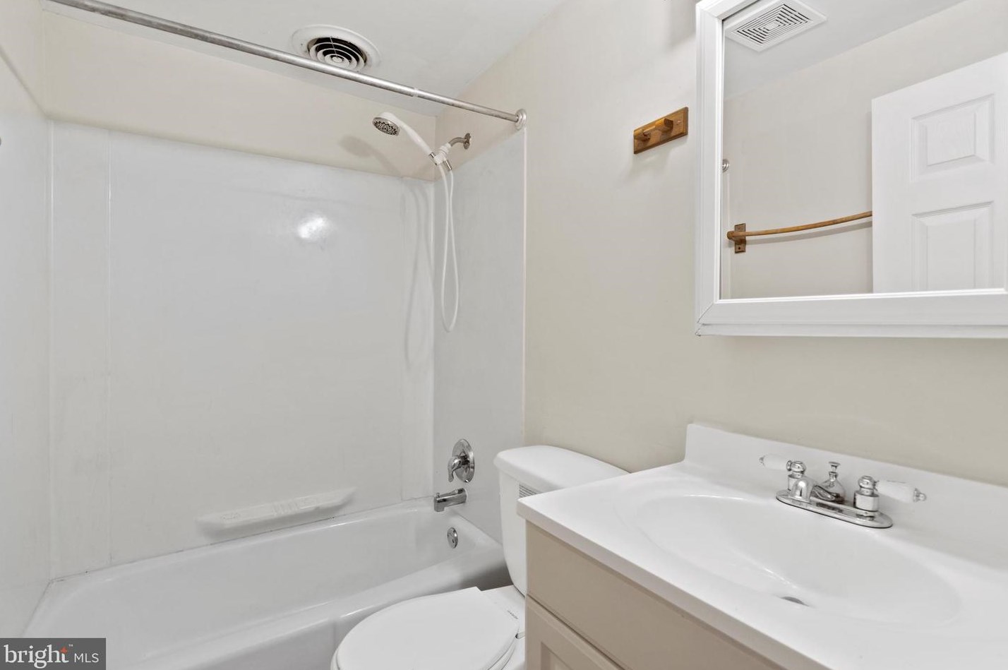 48 State St, Aura NJ  08028-1906 exterior