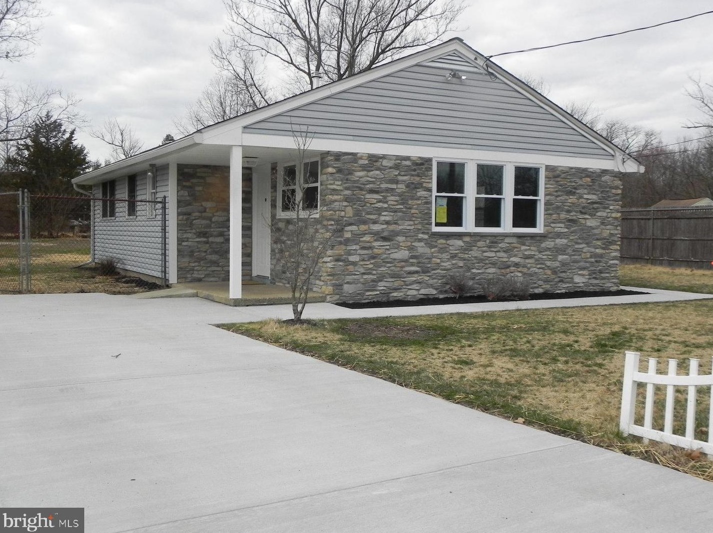 256 Dennis Dr, Clayton, NJ 08312-1223