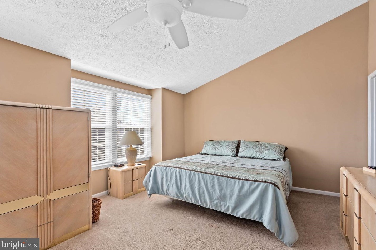 57 Stoneshire Dr, Aura NJ  08028-2933 exterior