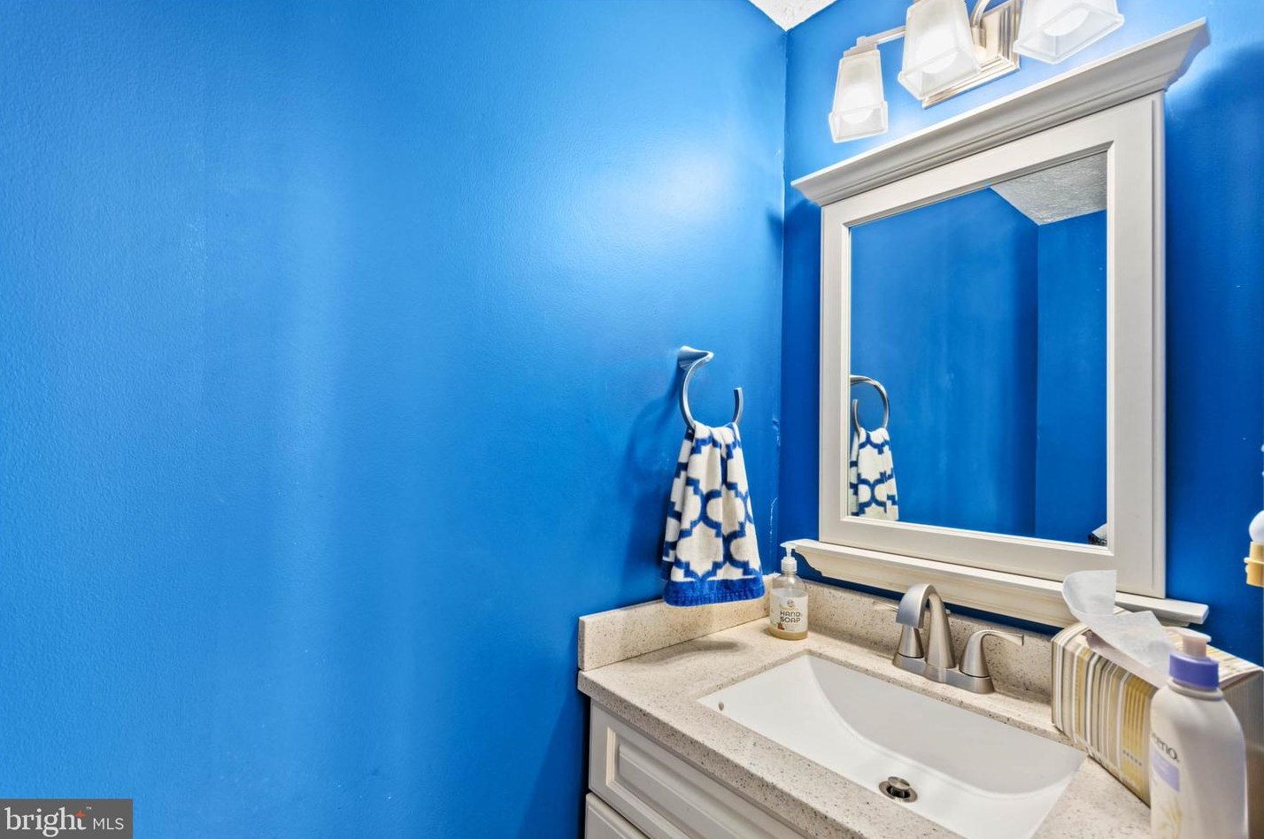 57 Stoneshire Dr, Aura NJ  08028-2933 exterior