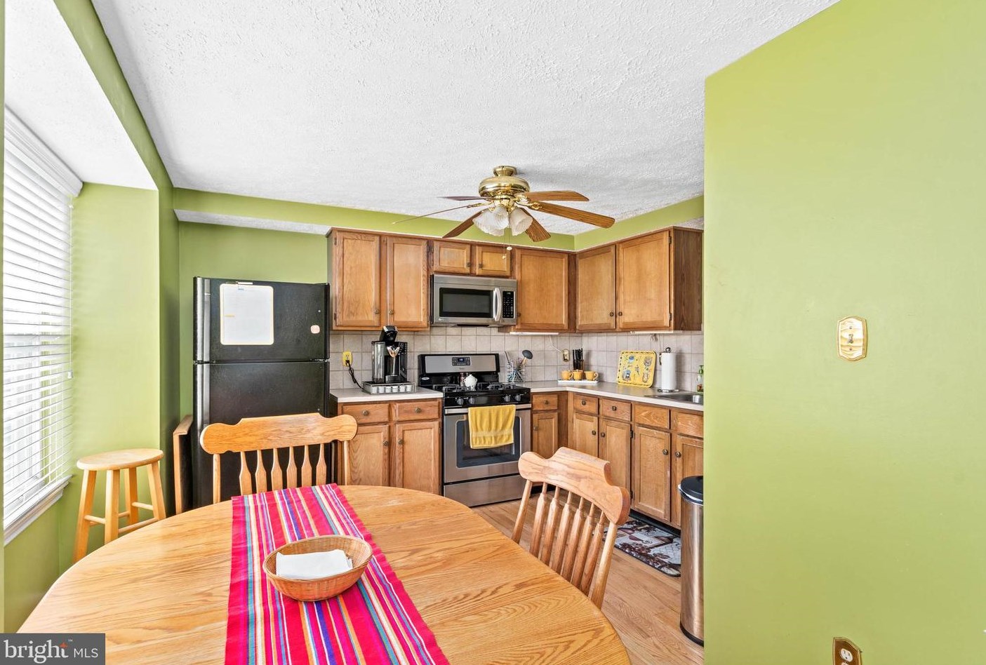 57 Stoneshire Dr, Aura NJ  08028-2933 exterior