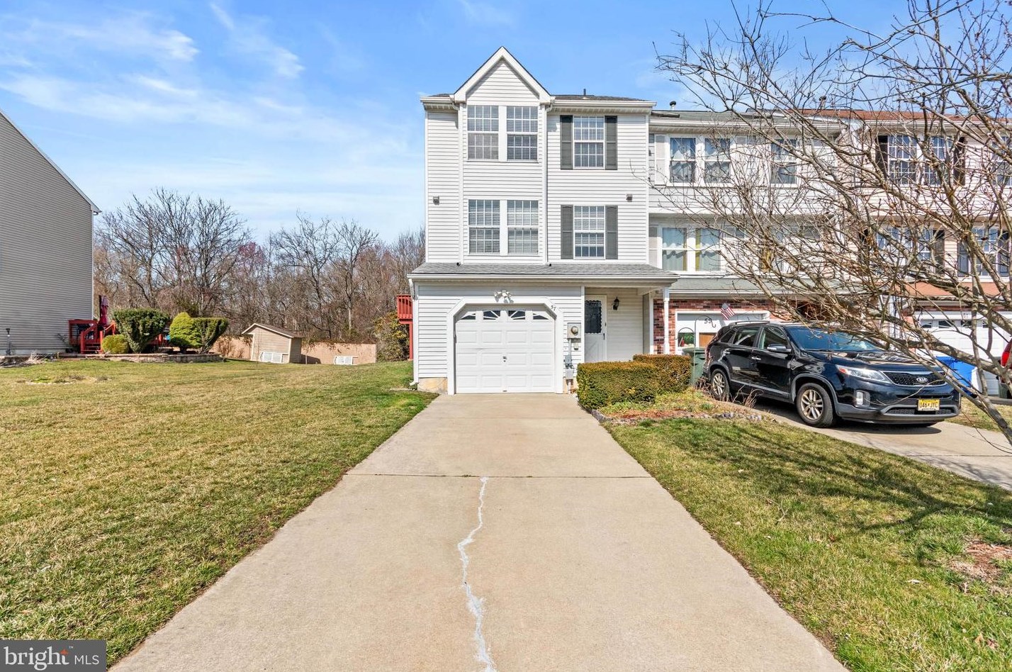 57 Stoneshire Dr, Aura, NJ 08028-2933