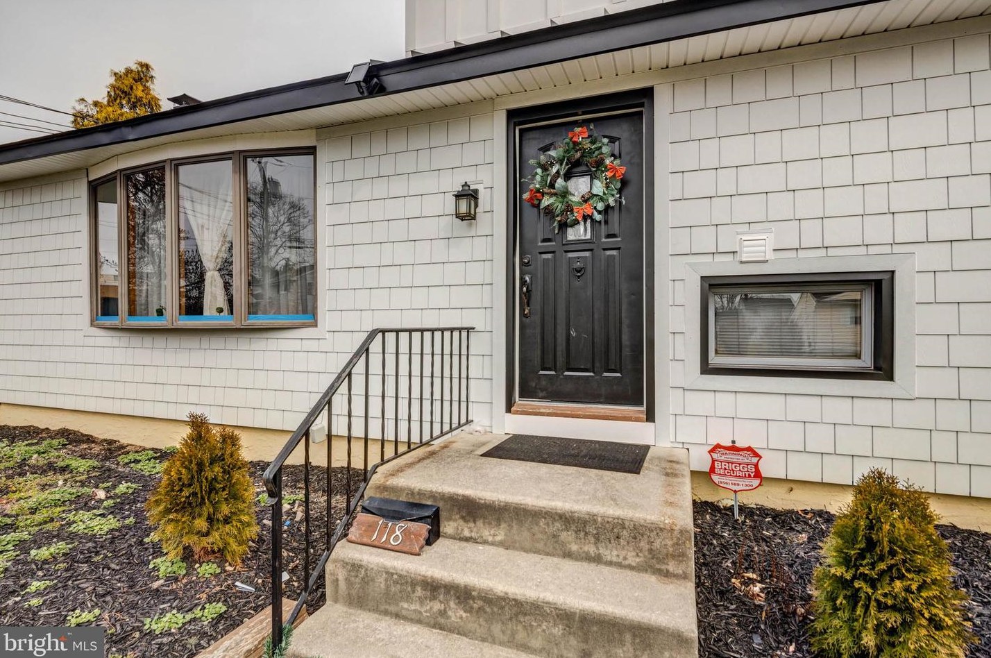 118 Sylvan Ter, Aura NJ  08028-1433 exterior