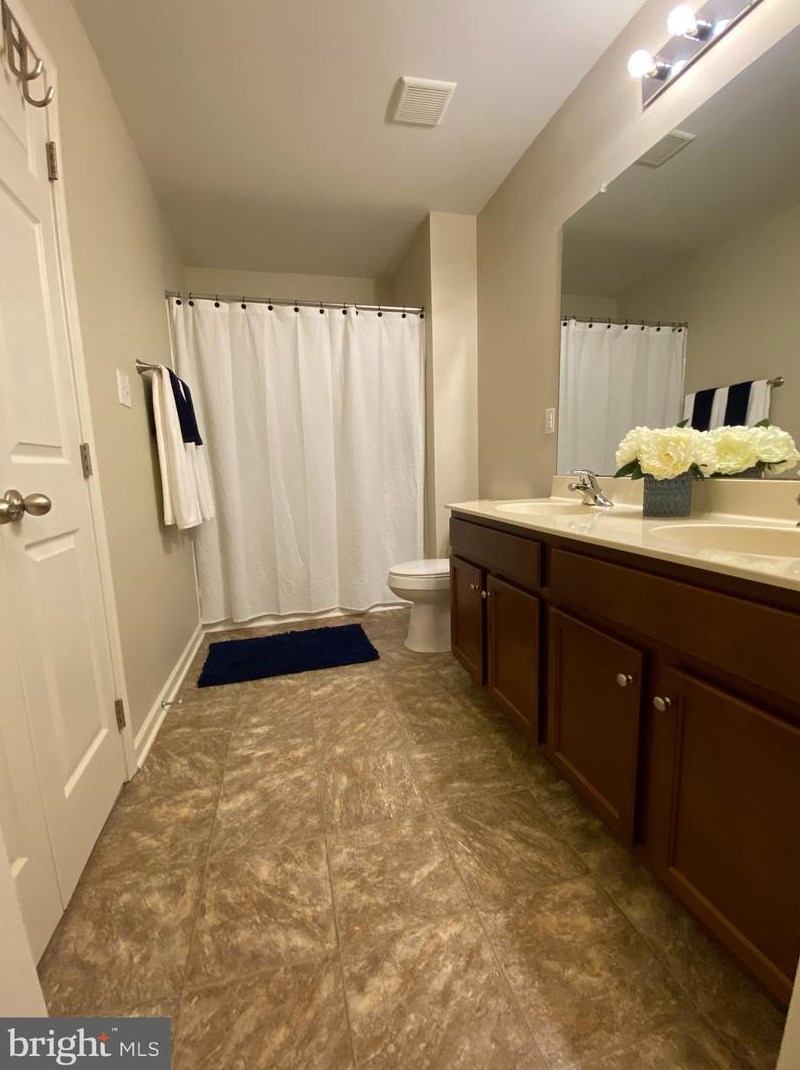 462 Palace Dr, Aura NJ  08028-3445 exterior