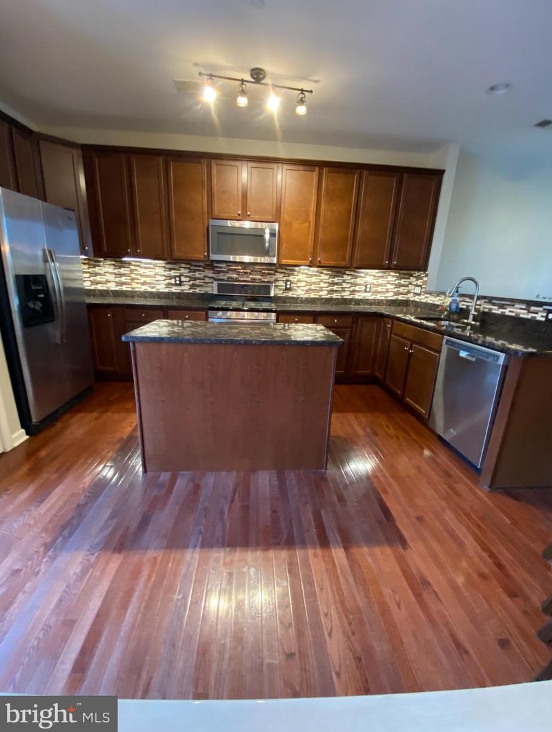 462 Palace Dr, Aura NJ  08028-3445 exterior