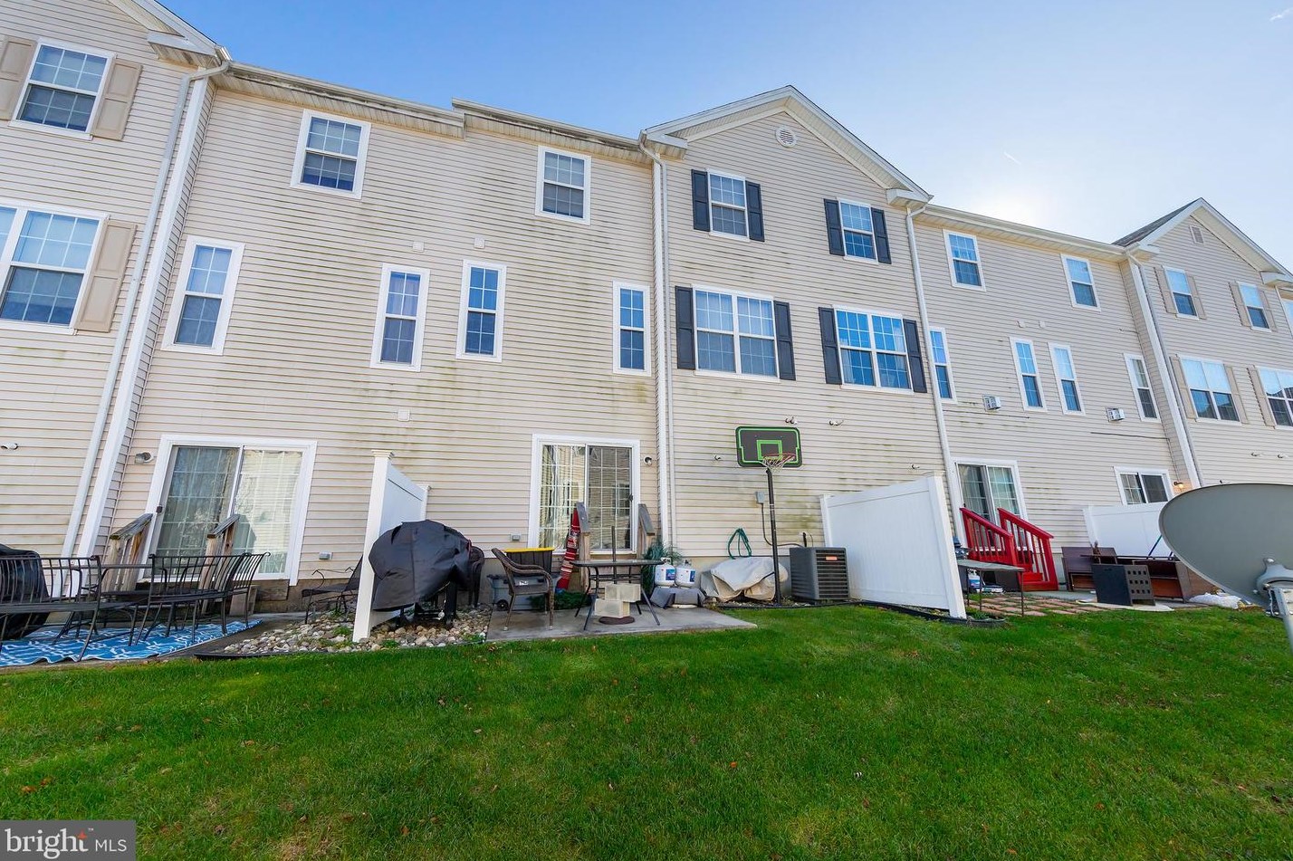 150 Acorn Dr East, Mount Royal, NJ 08061