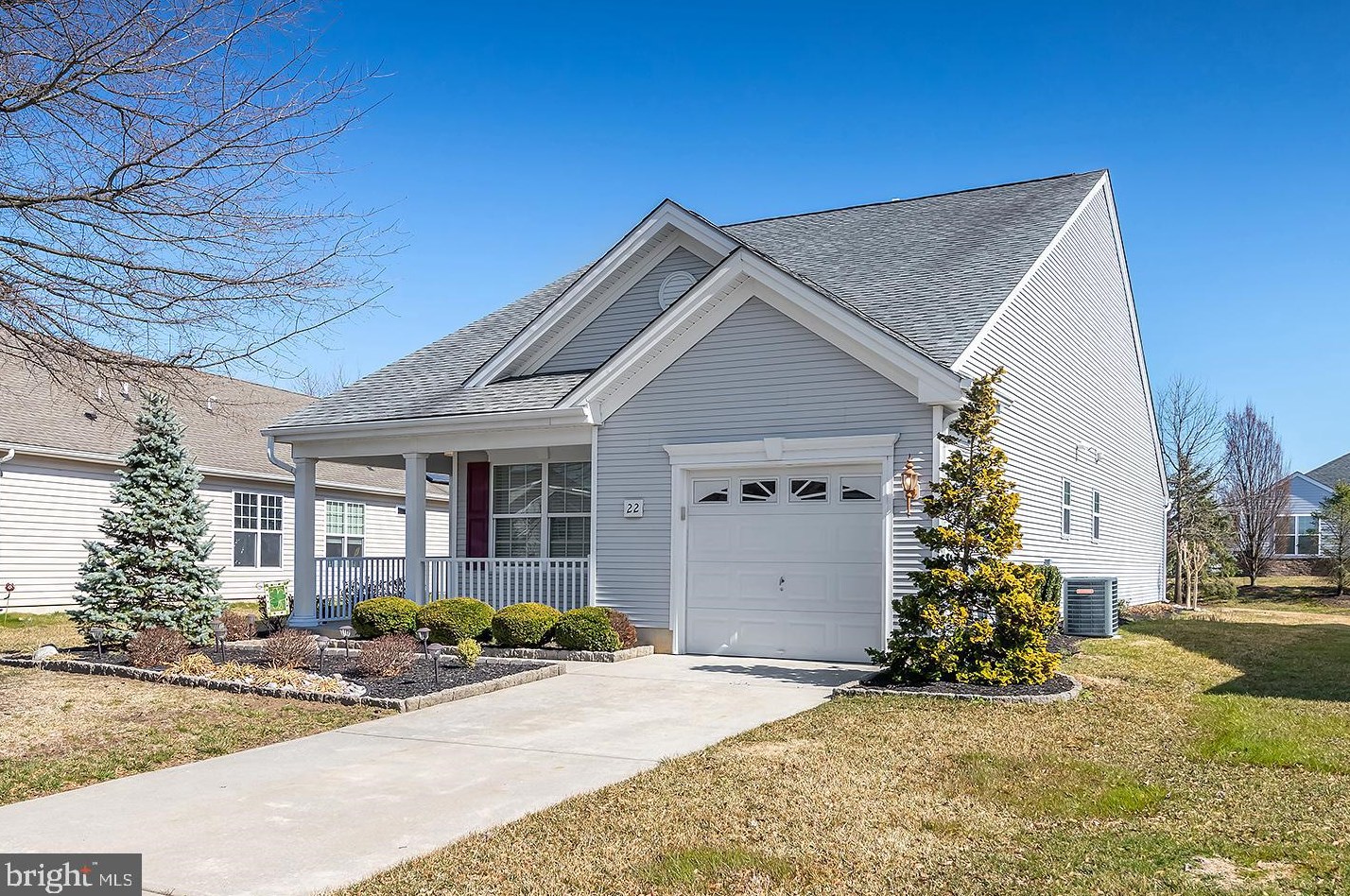 22 Hylton Rd, Auburn, NJ 08085