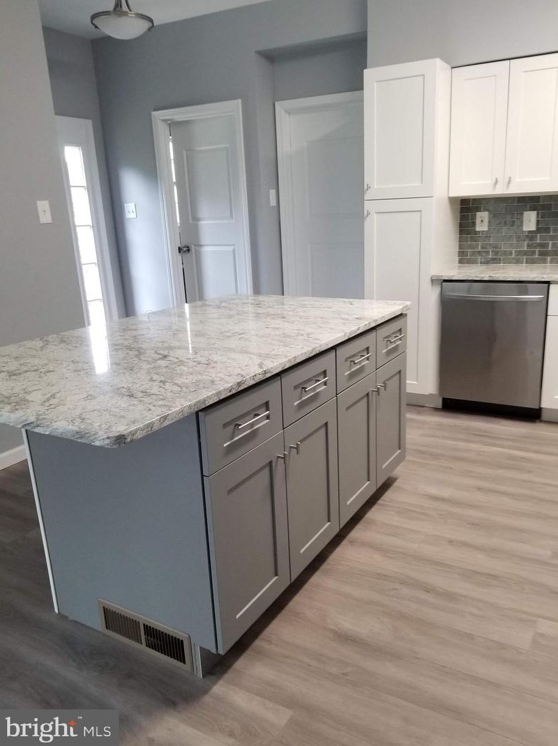 36 Winterberry Ct, Aura NJ  08028-2804 exterior