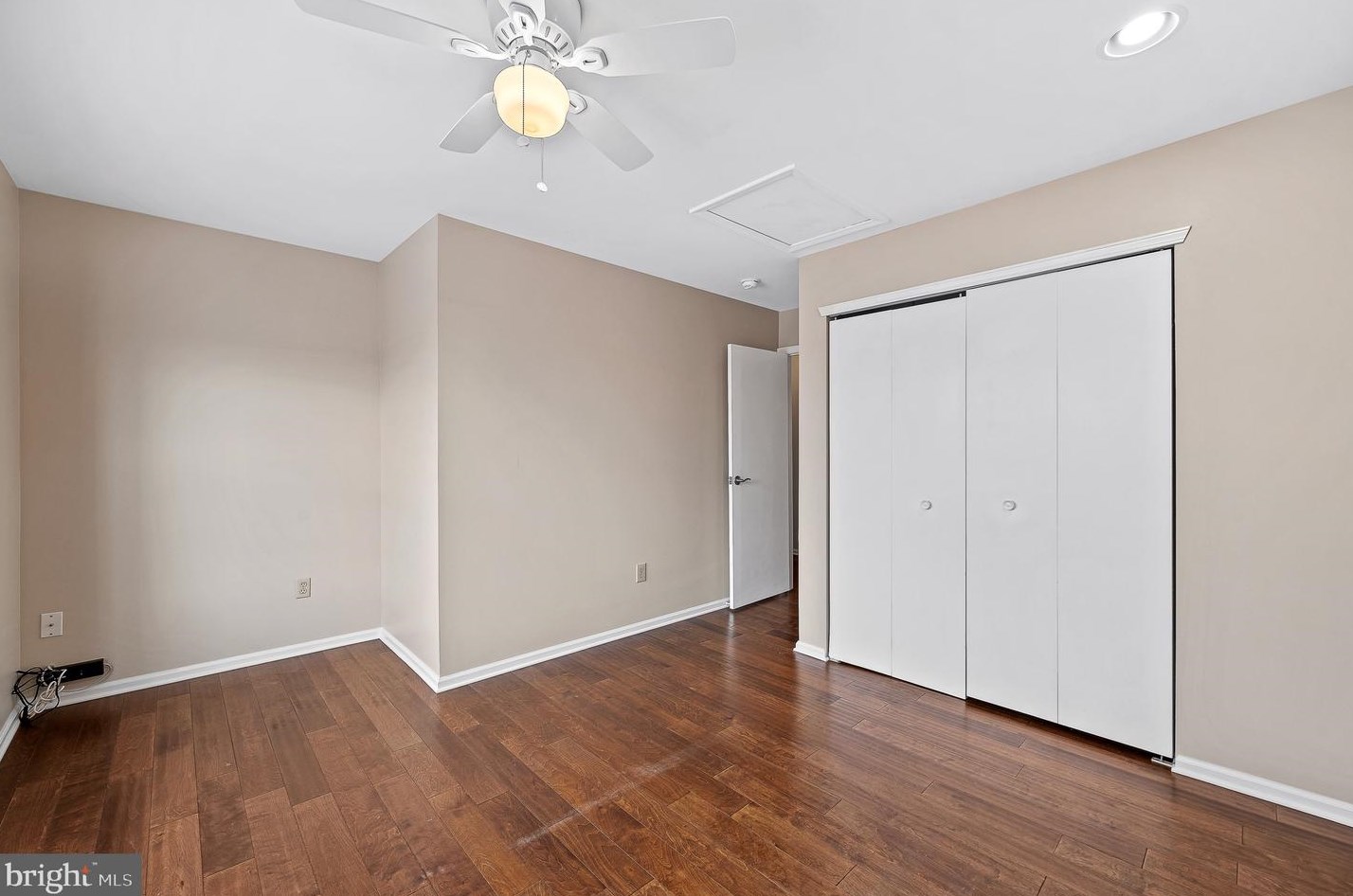 23 Winterberry Ct, Aura NJ  08028-2802 exterior