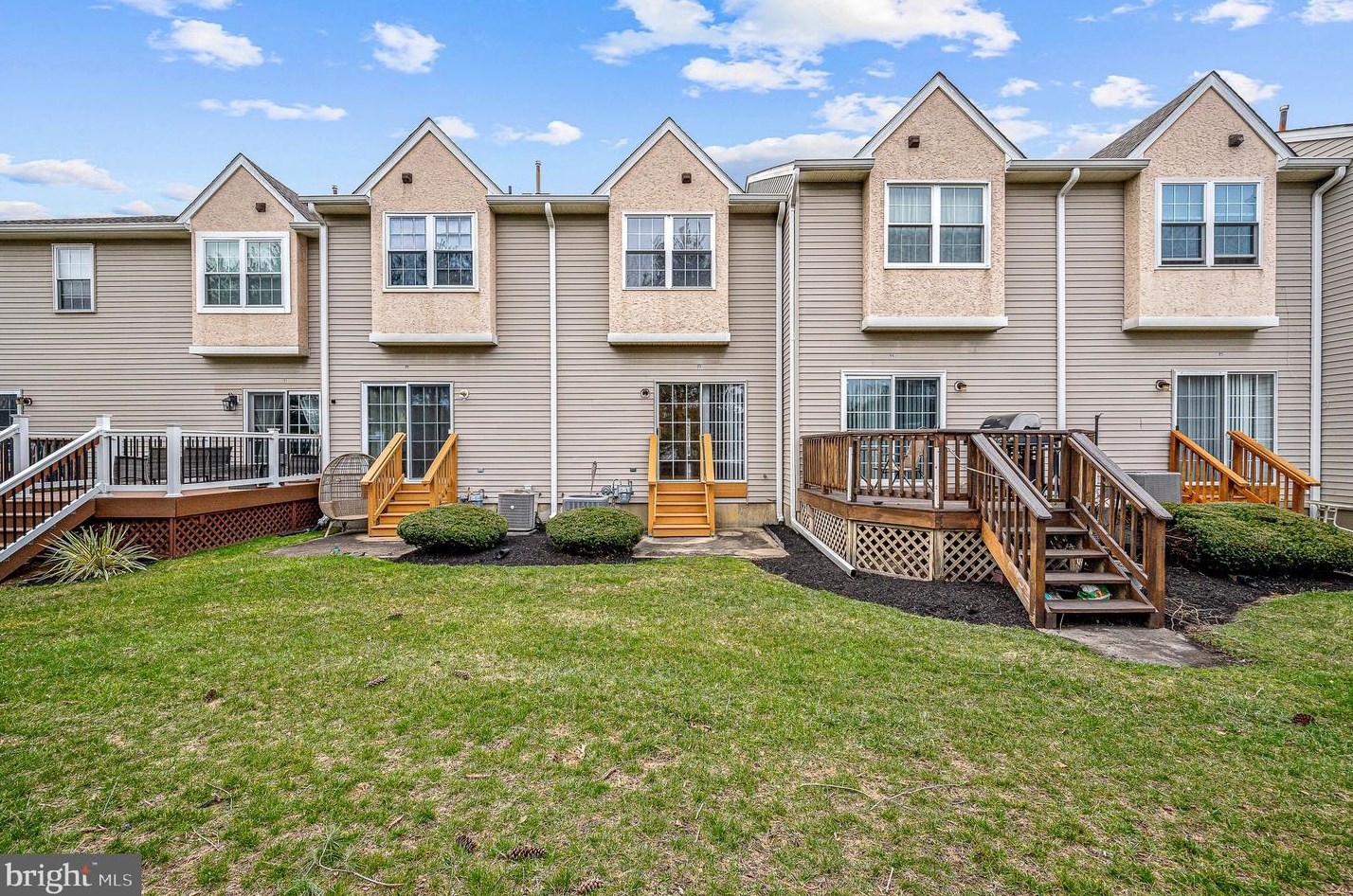 23 Winterberry Ct, Aura NJ  08028-2802 exterior